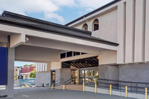 an exterior view of a building at Comfort Inn & Suites Irvine Spectrum in Lake Forest