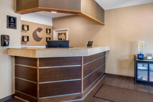 a complimentary waiting area at a complimentary waiting room at Comfort Inn Great Falls South in Great Falls