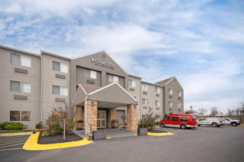 a hotel with a car parked in a parking lot at Country Inn & Suites by Radisson, Fairview Heights, IL in Fairview Heights