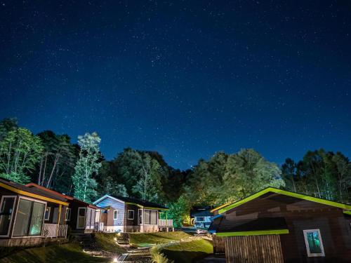 a row of houses at night under a starry sky at YATSUGATAKE KOGEN RESORT in Hokuto
