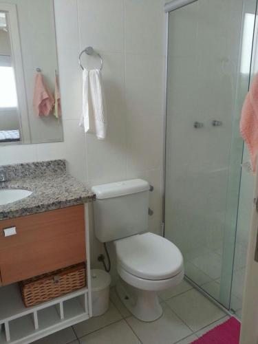 a bathroom with a toilet and a glass shower at Apto de 02 qtos no Ingleses - Florianopolis - SC in Florianópolis