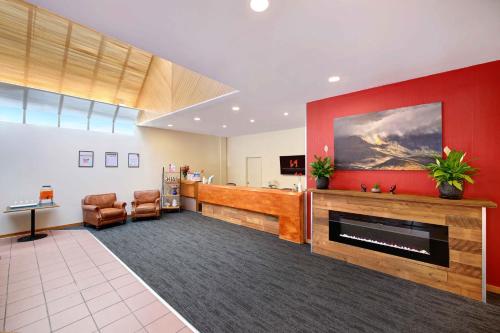 a waiting room with a fireplace in a hospital at Swiss-Belvillas Coronet Peak in Queenstown