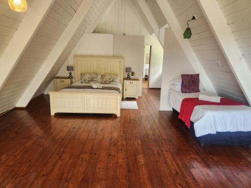 En eller flere senge i et værelse på Breamhill Accommodation