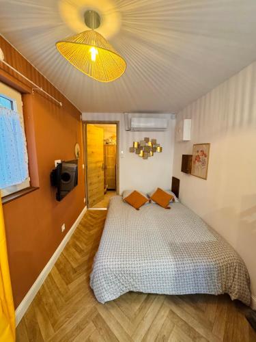 a bedroom with a bed and a ceiling at Gite du paradis in Le Luc