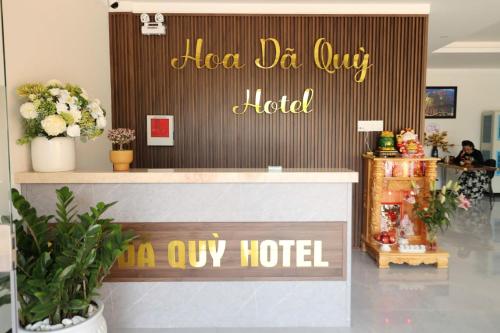 a store with a sign that reads la dasy hotel at Hoa Dã Quỳ Hotel in Pleiku