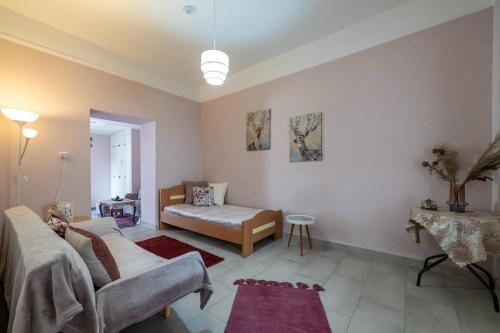Kalamata home, Agia triada