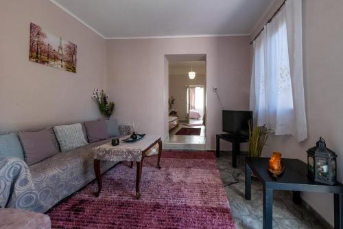 Kalamata home, Agia triada