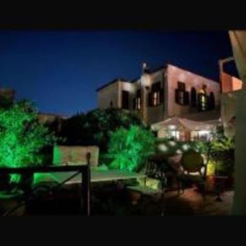 boutique hotel FASHI NIK 30 meters from the entrance of the palace