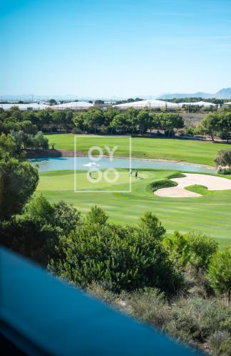 Golf Vista Penthouse, golf views, rooftop dining - by Oyoostays