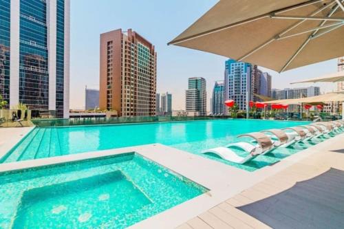 Vogue Vacation Homes, Downtown Mag318 near Burj Khalifa and Dubai Mall, Studio Apartment with Balcony, Canal and City View, Access to all Amenities