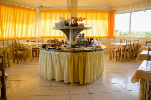 a table in the middle of a dining room at Hotel Nils in Itapoa