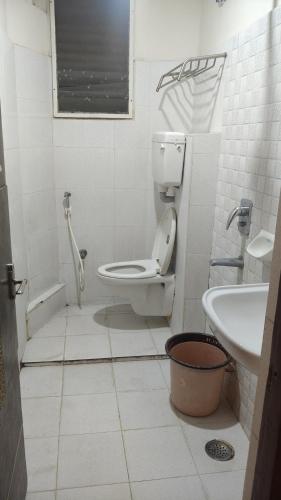 a bathroom with a toilet and a sink at Hotel Siddhartha in Guntūr