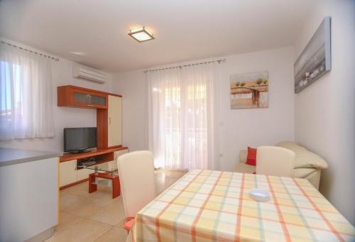 Very nice 4 persons apartment with AC, WiFi, 879