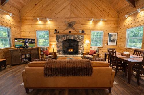 a living room with a couch and a fireplace at Chipmunk Lodge by NW Comfy Cabins in Leavenworth
