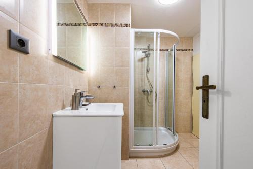 Menton proche plage et centre - Coquet studio - FG