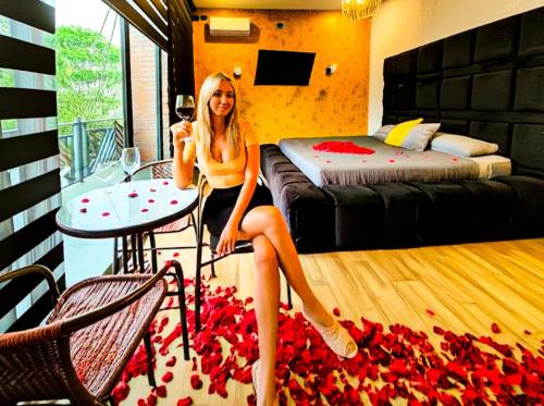 a woman sitting at a table in a room at Suite en Tlaquepaque centro in Guadalajara