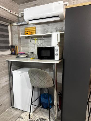 O bucătărie sau chicinetă la Luxury Downtown