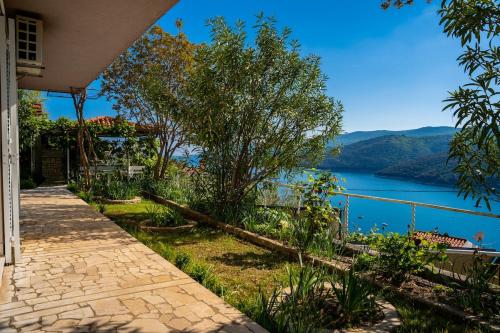 Pretty 2BDR apartment with terrace, with 2 bathrooms, 41