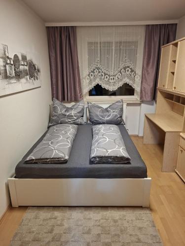 a large bed in a room with a window at Ferienwohnung Veitsch in Niederaigen