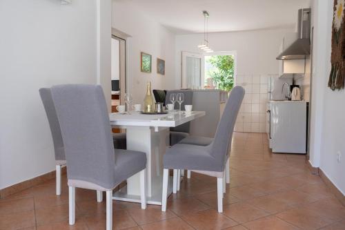 Pretty 2BDR apartment with terrace, with 2 bathrooms, 41