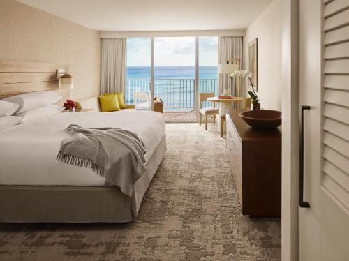 
a bedroom with a bed and a window at 'Alohilani Resort Waikiki Beach in Honolulu
