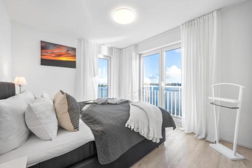 a bedroom with a bed and a large window at Annas Heimat am Meer in Kappeln