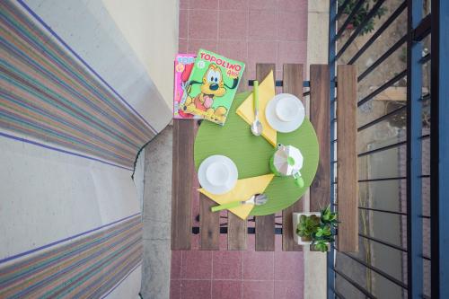 a clock on the side of a building at Il Quadrato Bed and Breakfast in Marina di Schiavonea