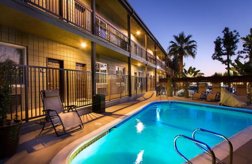 a swimming pool in front of a building at Granada Inn in Granada Hills