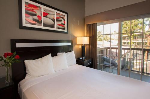 Gallery image of Granada Inn in Granada Hills