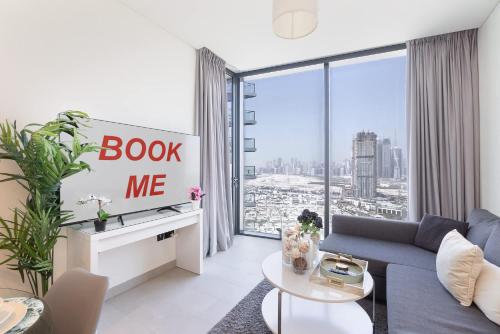 Free housekeeping visits during your stay - StayShort - Meydan One Apartment Sleeps 5 with Excellent Amenities