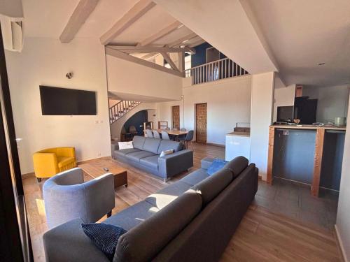 Villa avec piscine et vue mer à 700 m de la plage