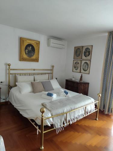 a bedroom with a bed in a room at Villa Elena in Manerba del Garda