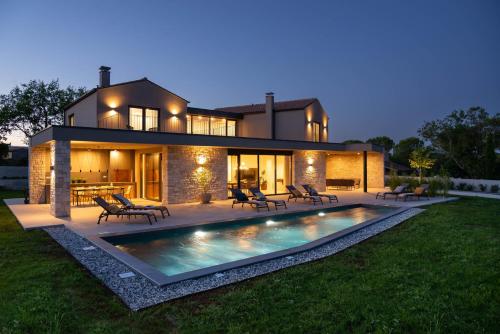 Villa Natura Silente near Rovinj for 8 people with 40 m2 heated pool, sauna & jacuzzi