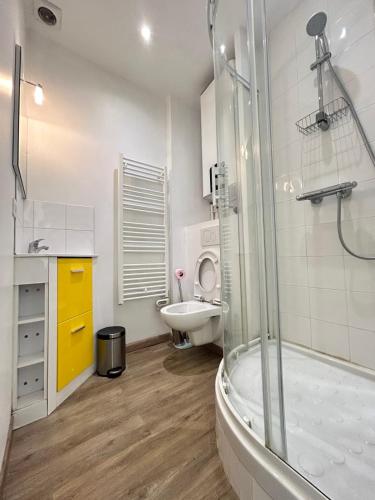 Charming 2-bedroom apartment with quality amenities in Old Cannes