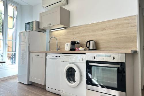 Charming 2-bedroom apartment with quality amenities in Old Cannes
