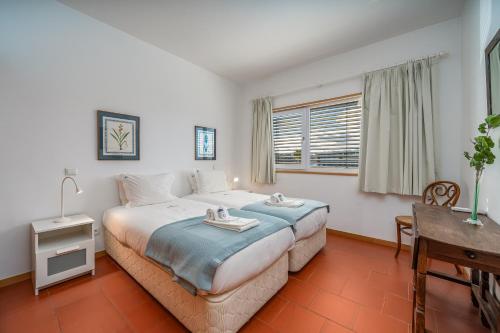 Top floor marina apartment with classic charm #1995