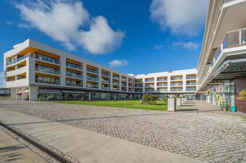 Top floor marina apartment with classic charm #1995