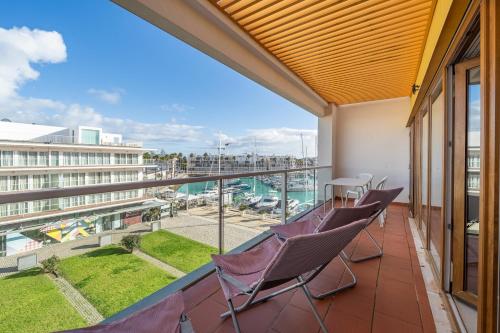 Top floor marina apartment with classic charm #1995
