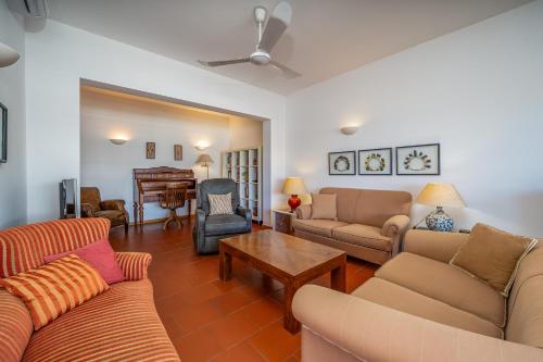 Top floor marina apartment with classic charm #1995