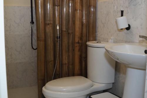 a bathroom with a toilet and a sink at Azuls Tourist Inn in San Vicente