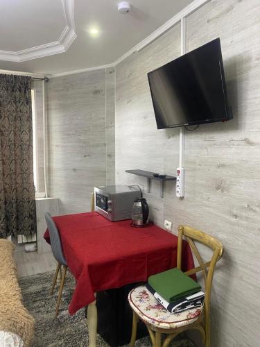 App Express tesisinde bir televizyon ve/veya eğlence merkezi