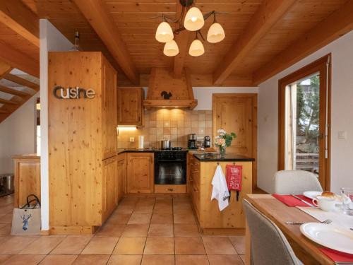 Chalet Ecureuil noir by Interhome