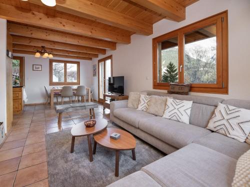 Chalet Ecureuil noir by Interhome