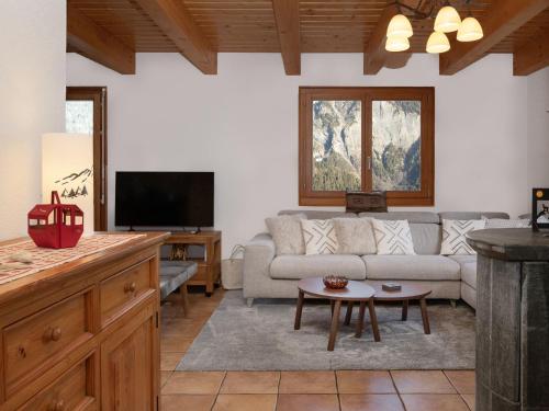 Chalet Ecureuil noir by Interhome