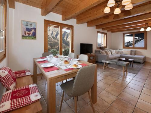 Chalet Ecureuil noir by Interhome