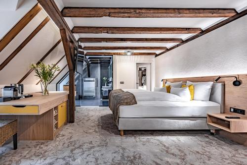 a bedroom with a king sized bed and a desk at Hotel BEI SCHUMANN in Kirschau