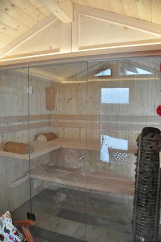 a glass wall in a room with a table and a chair at Ferienwohnung Bitterling in Marktschellenberg