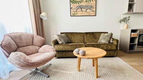 Cozy Riverside Apartment