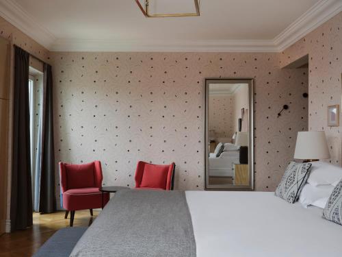 Hotel Capital — Balcony/Terrace