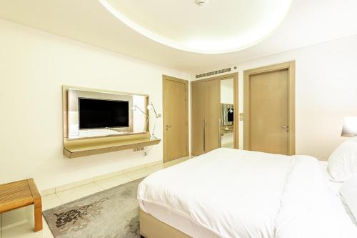 Superhost - 1BR , Pool & Gym , DAMAC Towers Paramount